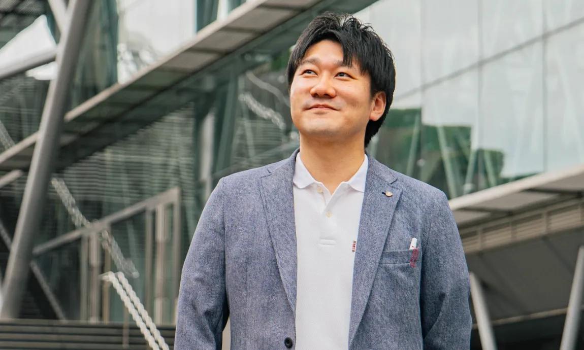 画像
                                上を向いている桑原 大樹